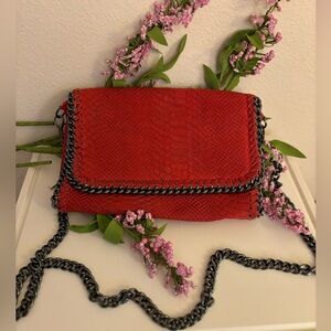 Borse in Pelle Red Leather Snakeskin Embossed Bag with Gunmetal Chain